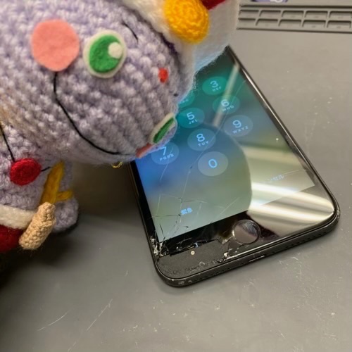 東村山市からお越しのお客様　iPhone8Plus　画面割れ修理