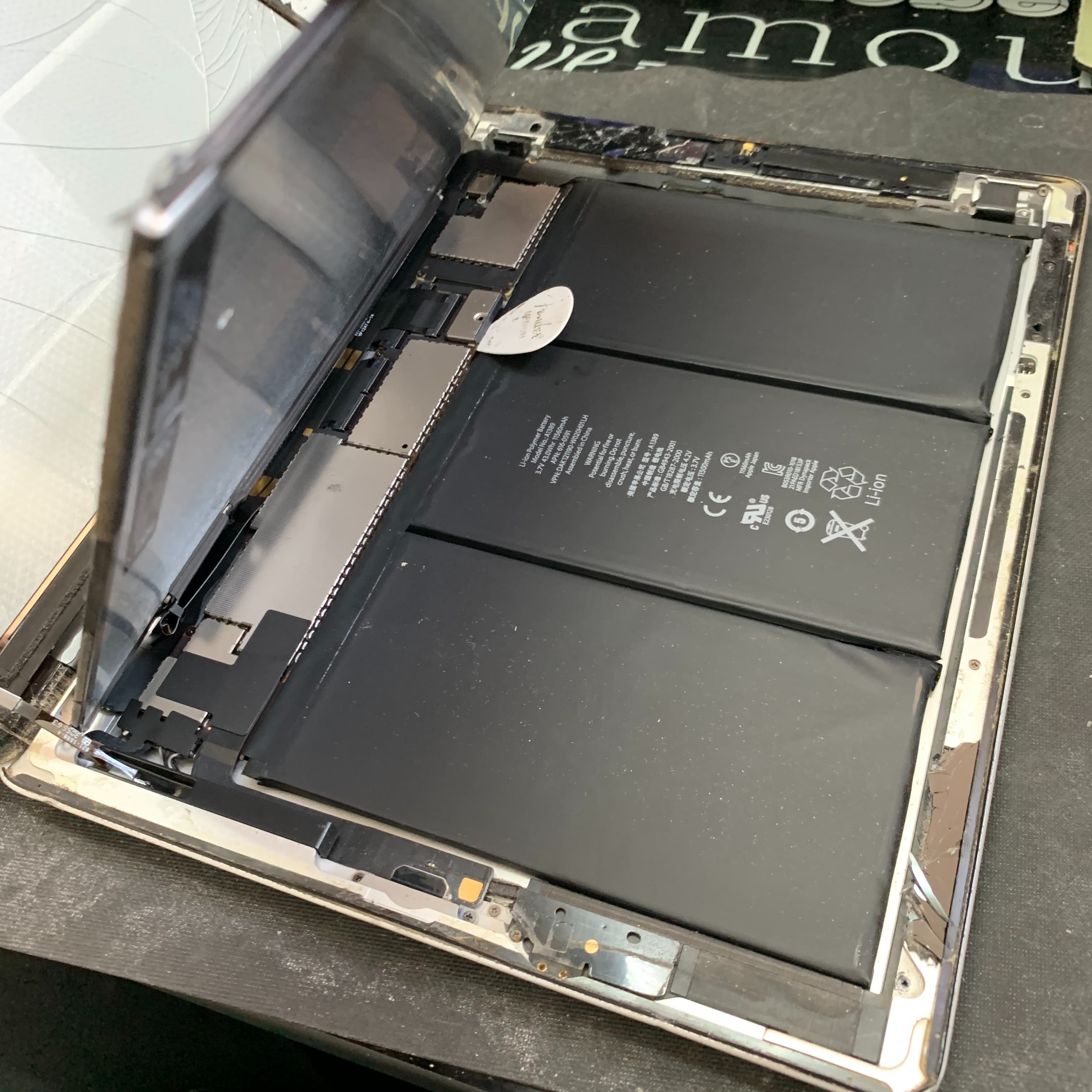 iPad4画面割れ修理途中