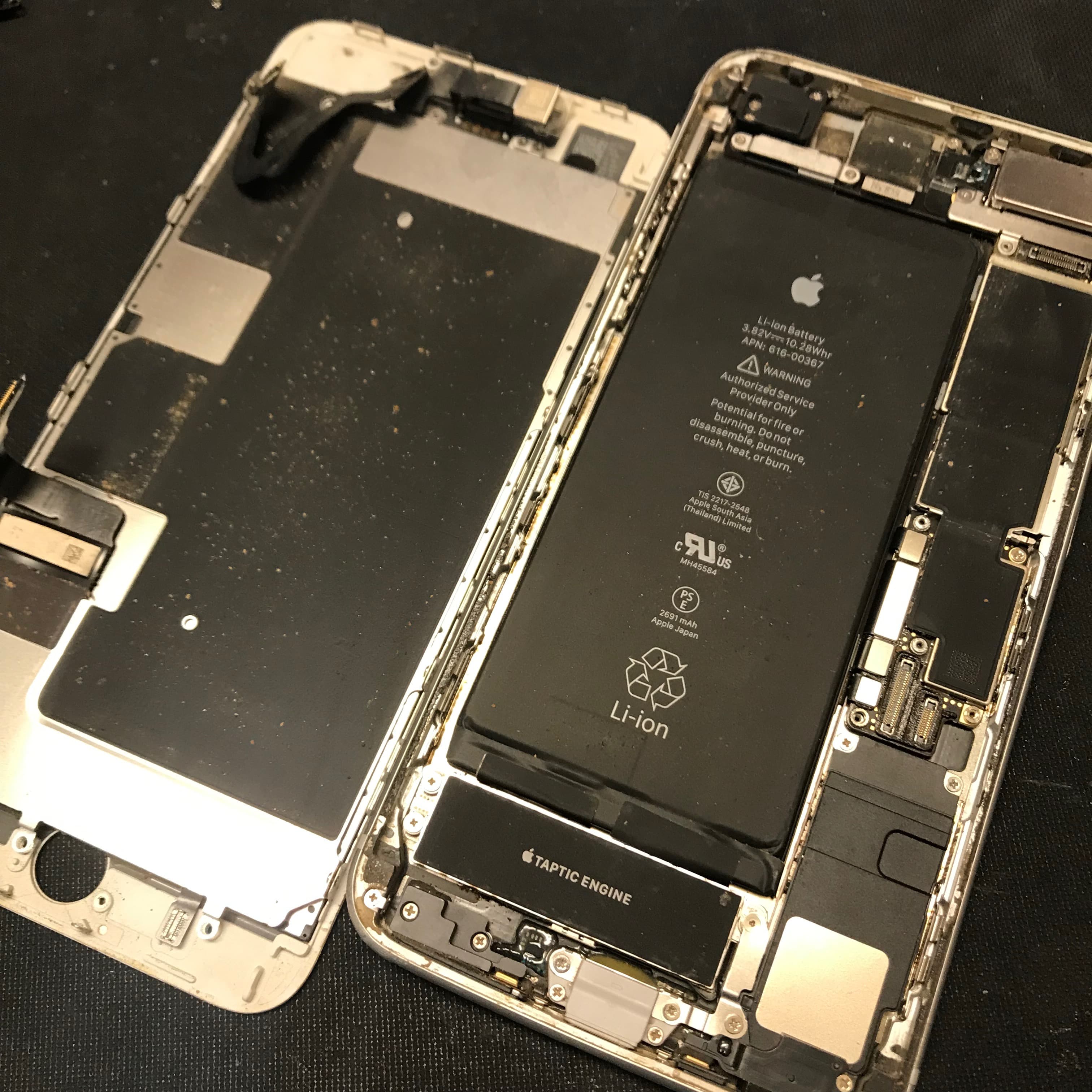 府中市からのお客様　iPhone8Plus（アイフォン8プラス）の液晶不良修理（他社修理歴あり）