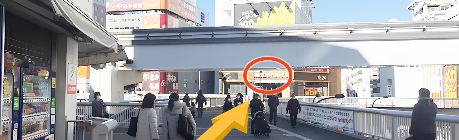 softbankショップの手前を右に曲がり、マクドナルドの方へ進みます。